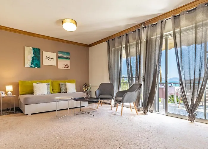 Almyros Sea Front Míloi